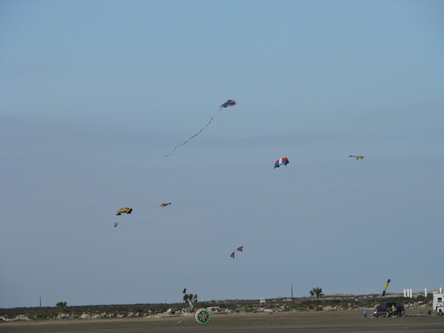 [5738 Kite Flying at South Padre Island Texas[2].jpg]