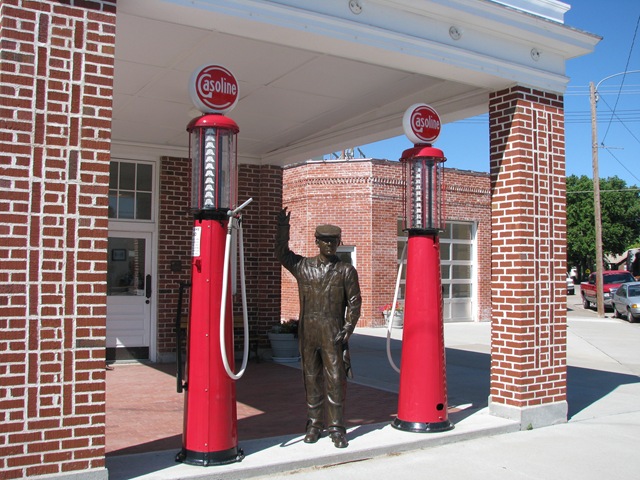 [0988 Red Crown Filling Station Visitors Center Ogallala NE[2].jpg]