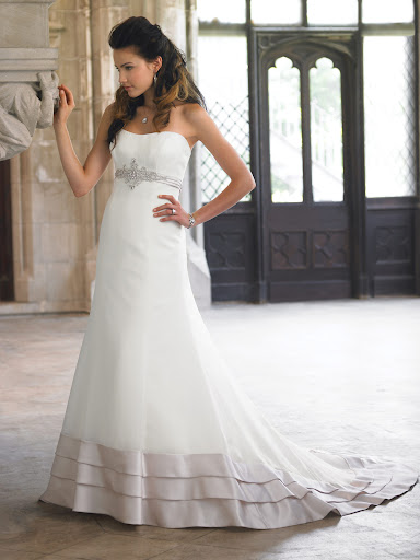 18252 - Reese Modern Bridal Wedding Gown