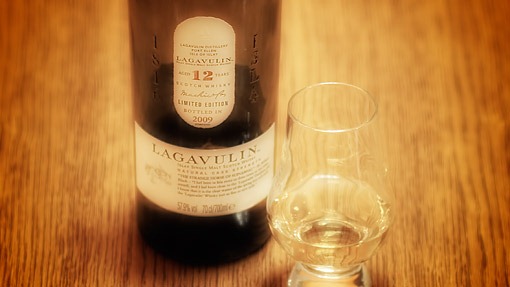https://lh6.ggpht.com/_zSWQv54tOCc/TMbK36jE_ZI/AAAAAAAAAJA/1-Z__f8nLuc/whisk_lagavulin_12cs_j_thumb2.jpg