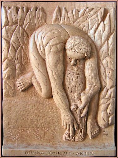 Tamaño: 39 x 29 cm. Madera de arce El gigante Anteo del Infierno de Dante. Talla en madera