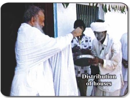 PujyaBapuji distributing houses