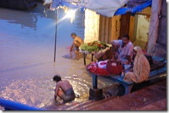 India 2010 -Varanasi  ,  paseo  en barca por el Ganges  - 21 de septiembre   21