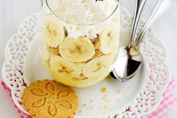 Mini Banana Pudding Trifles with Shortbread Cookies