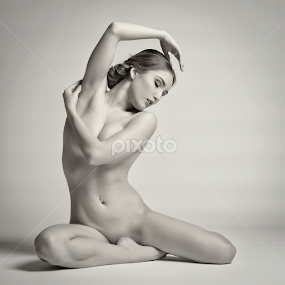 Rachelle by John McNairn - Nudes & Boudoir Artistic Nude