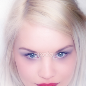 Mia by Stjepan Hranilovic - People Portraits of Women