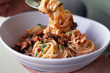 Linguine with tuna sauce