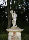 Statue De La Femme Au Tronc 