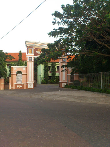 Gate Entrance of Smp Negri 1 Manyar