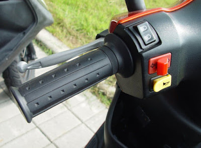 [Motor]都會專屬、輕巧靈動！SUZUKI AZ 125試駕心得！ - 阿祥的網路筆記本