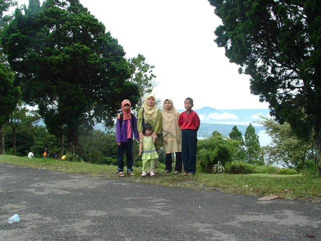 [EndofSamosirIslandfromSimarjarunjung.jpg]