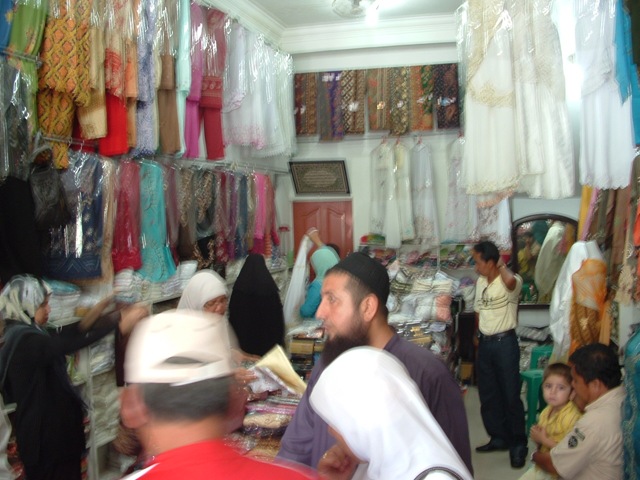 [Tempatshoppingpertama2.jpg]