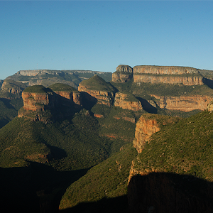 Visit South Africa alt="What's the best time of year to Visit South Africa? It depends a little on what you plan to do and see. Video's about when to visit South Africa if you're planning to go on safari, visit Cape Town, visit Kruger Park tour the Winelands, spend time at the beach, see the wild flowers, hike in the Drakensberg, surf, and all the other other great activities on offer."