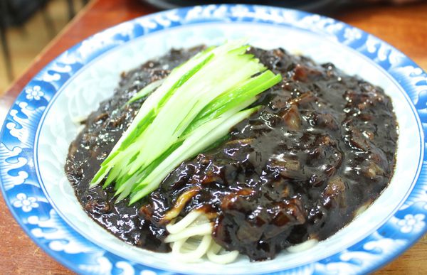 【桃園-韓宮韓式料理】中山路小歷史韓式料理店·韓式炸醬麵(飯)只要90元！！