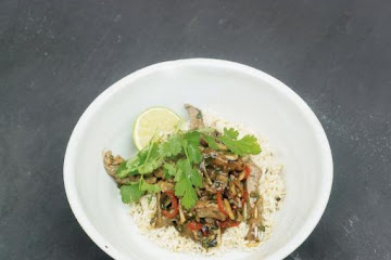 Sizzling beef with spring onions & black bean sauce