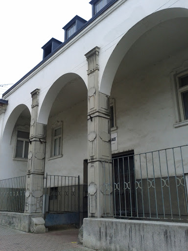 Art Nouveau Pillars