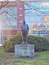 Fritz Henkel Statue