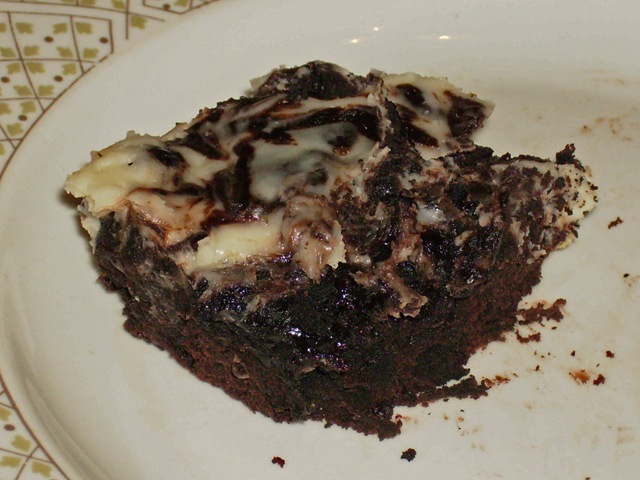 [Oreo Cream Cheese Swirl Brownies7[3].jpg]