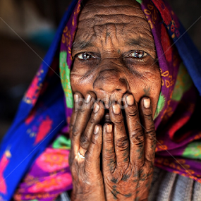Wonder by Alessandro Bergamini - People Portraits of Women