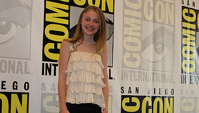 Dakota Fanning no Comic-Con em julho de 2008, divulgando o thriller de ficção científica Push