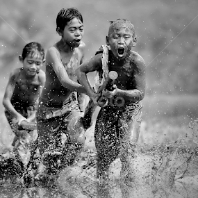 by DODY KUSUMA  - Black & White Street & Candid