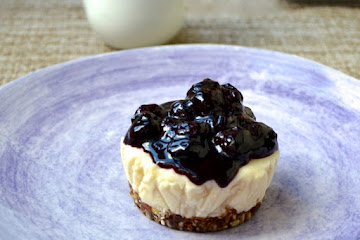 Lemon Cheesecake with Blueberry Sauce