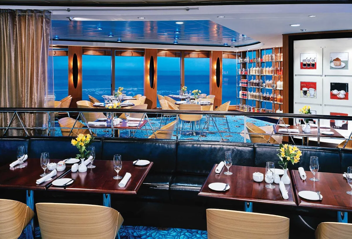 Norwegian-Jewel-dining-Blue-Lagoon - Norwegian Jewel's Blue Lagoon restaurant is a 24-hour casual dining spot serving American comfort food and beautiful ocean views.