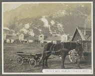 Vermoedelijk Italiaanse militair vervoert munitie met een boerenkar in de Dolomieten