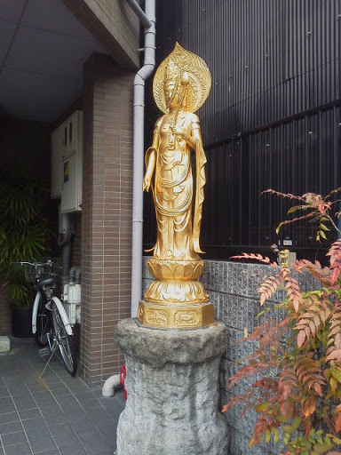 金メッキの仏像