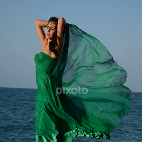 mira by Ahmad Alshiekh - People Fashion