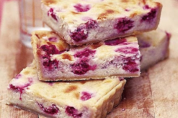 Raspberry & white chocolate traybake