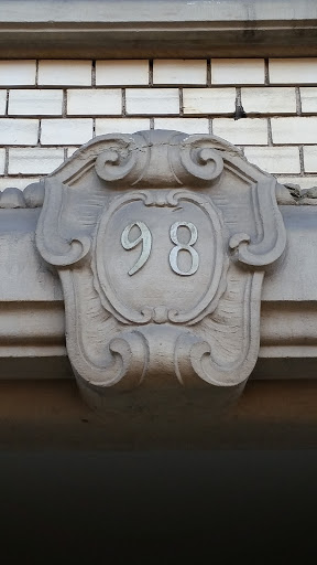 Hausnummer 98