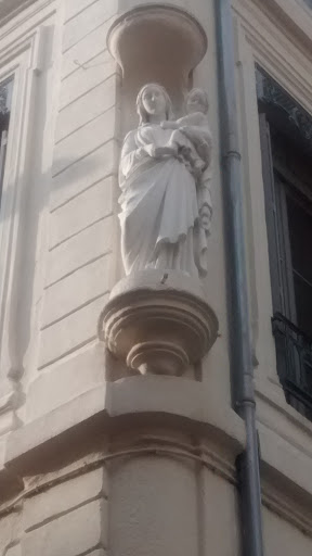 Vierge à l'Enfant Rue Aristide Briand et de la Paix