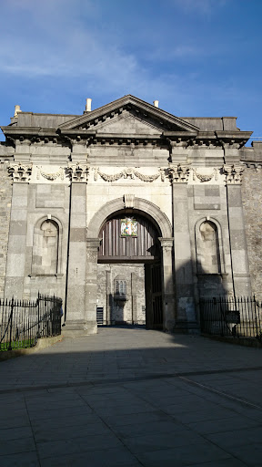Kilkenny Castle Gate