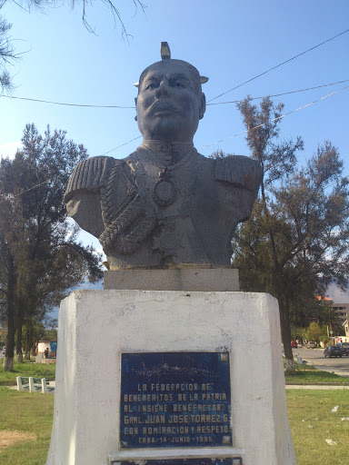 Busto Gral Juan Jose Torrez