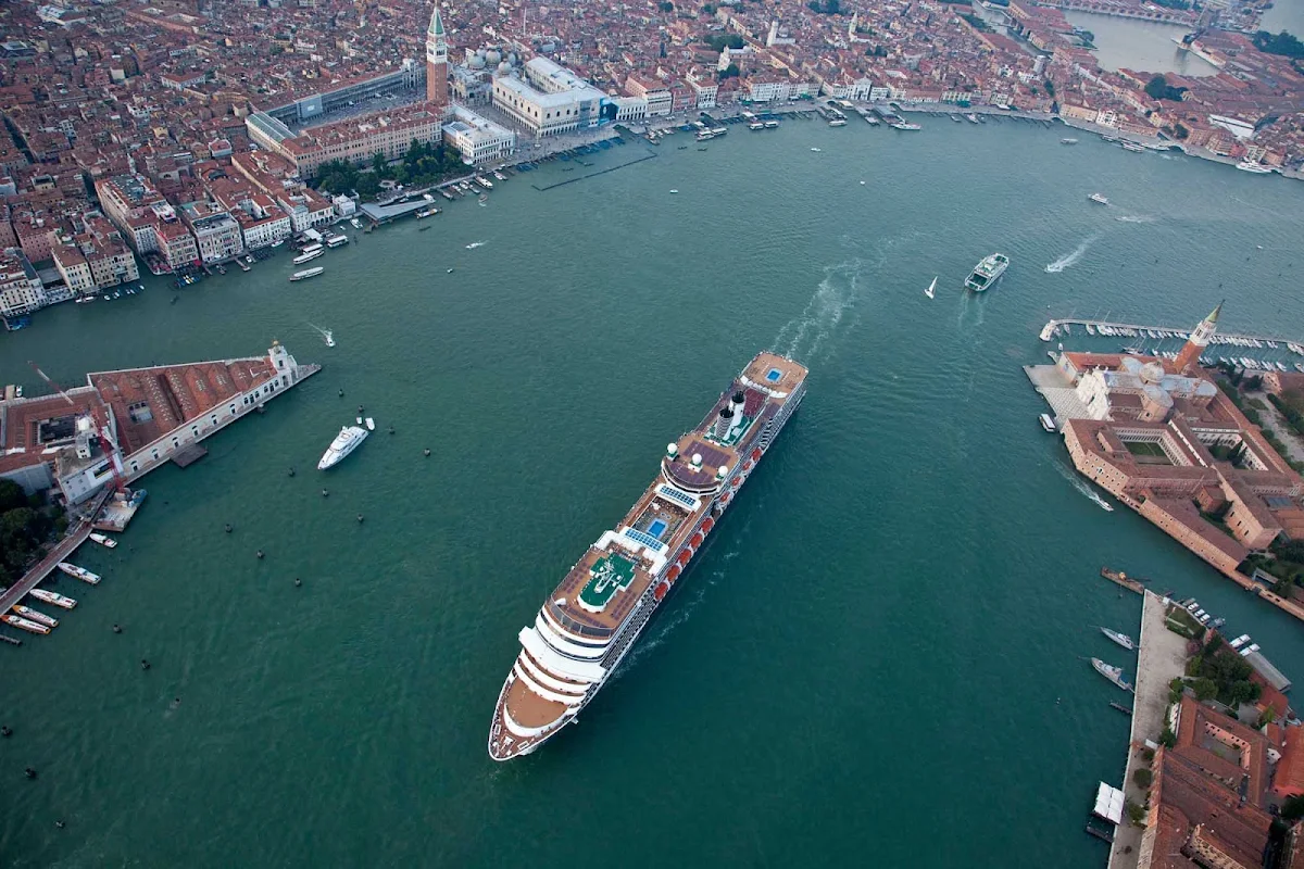 Holland-America-Nieuw-Amsterdam-in-Venice - Aerial shot of Nieuw Amsterdam. Nieuw Amsterdam celebrates the cultural traditions of New York (named Nieuw Amsterdam once upon a time) with its interior design and art collection.