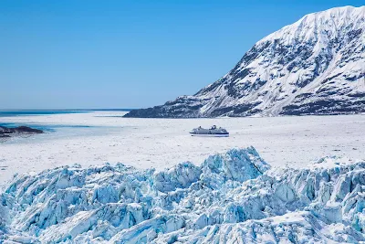 Celebrity Millennium gives you a close-up view of the immense peaks of Hubbard Glacier. 