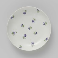 Schotel, beschilderd met korenbloemen