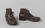 Schoenen gedragen door gouverneur-generaal Tjarda van Starkenborch Stachouwer tijdens zijn internering in Japanse kampen 1942-1945