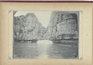 Rotsen in de Ha Longbaai, Frans-Indochina