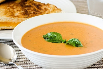 Slow Cooker Tomato Basil Soup