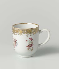 Cup with handle from the 'Swellengrebel service' with a double crowned monogram and a border with floral scrolls