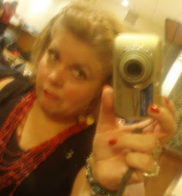 http://lh6.ggpht.com/ehbuss/SOjWWgib6FI/AAAAAAAAAc0/5TJxlgZuX6k/s400/self%20photog%20reedited.jpg