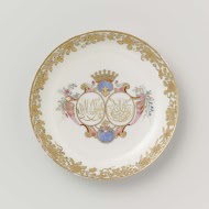 Saucer from the 'Swellengrebel service' with a double crowned monogram and a border with floral scrolls