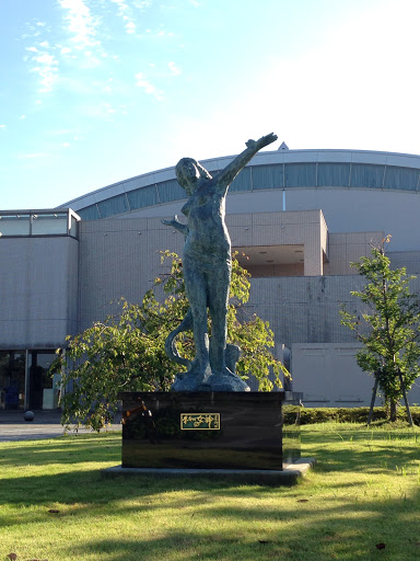 ふくおか総合文化センター 平和の女神像