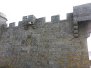 Brasões na Muralha Castelo Santiago da Barra