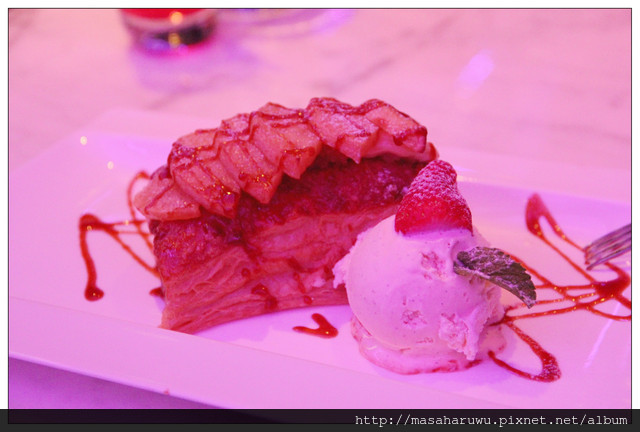 【台北信義區】越夜越甜蜜的Dazzling Champagne Dining Bar