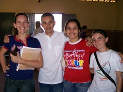 Sem. Clério Airon e as jovens Ana Paula, Patrícia e Erilene, no Retiro para Ministros Extraordinários