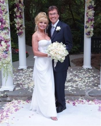 Loni Anderson and folk singer Bob Flick wedding picture