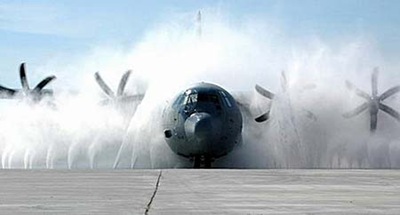 airplane washing picture